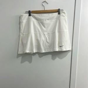 Barely worn white Nike tennis skirt size large
